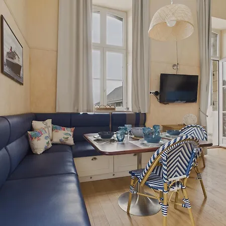 Balcon Vue Acces Direct Et Piscine *