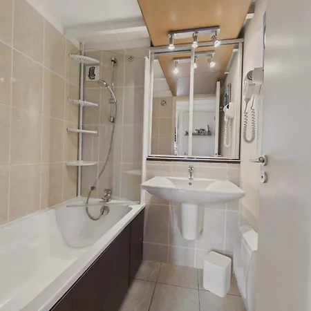 Balcon Vue Acces Direct Et Piscine 아파트